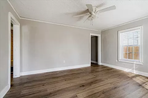 Living - 3084 Pershing Ave, Memphis, TN 38112 photo 2 of 5