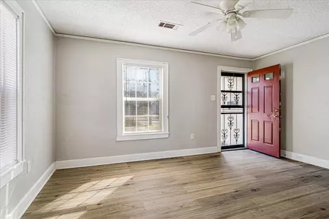 Living - 3084 Pershing Ave, Memphis, TN 38112 photo 3 of 5