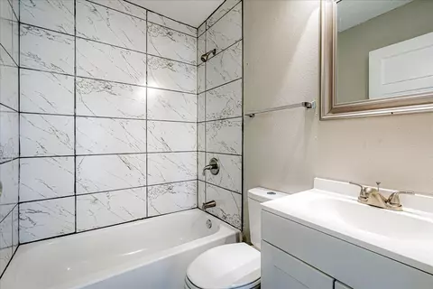 Bath - 3084 Pershing Ave, Memphis, TN 38112 photo 2 of 2