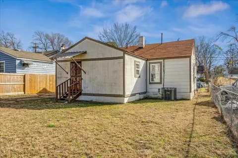 Exterior - 3084 Pershing Ave, Memphis, TN 38112 photo 7 of 8