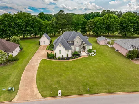 115 Meadowbrook Dr, Bolivar, TN 38008