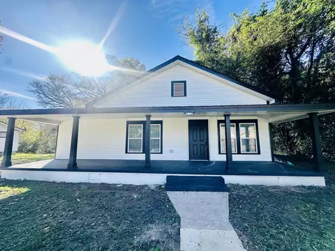 410 E Sycamore St, Bolivar, TN 38008