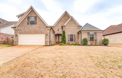 360 Whispering Creek Dr, Oakland, TN 38060