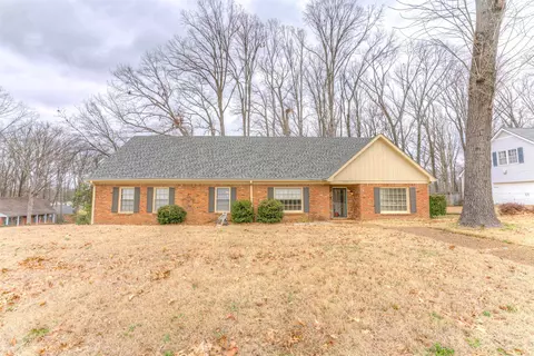 2110 Woodside Dr, Germantown, TN 38138