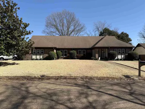 2764 E Gerald Ford Dr, Cordova, TN 38016