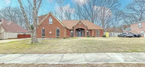 6172 Maggie Oaks Dr, Bartlett, TN 38135