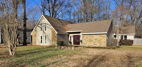 1411 Poplar Ridge Dr, Memphis, TN 38120