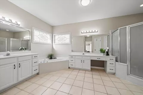 Bath - 1804 Lisson Cv, Collierville, TN 38017 photo 1 of 4