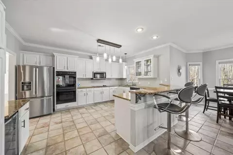 Kitchen - 1804 Lisson Cv, Collierville, TN 38017 photo 2 of 3