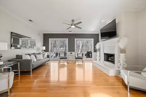 Living - 1804 Lisson Cv, Collierville, TN 38017 photo 2 of 2