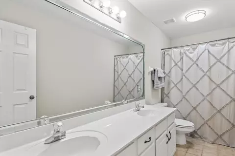 Bath - 1804 Lisson Cv, Collierville, TN 38017 photo 2 of 4