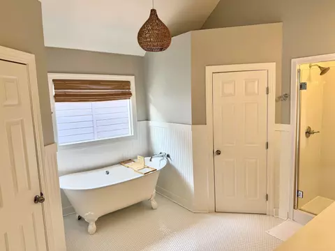 Bath - 997 River Currents Dr, Memphis, TN 38103 photo 2 of 4