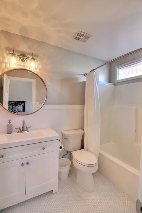 Bath - 997 River Currents Dr, Memphis, TN 38103 photo 4 of 4