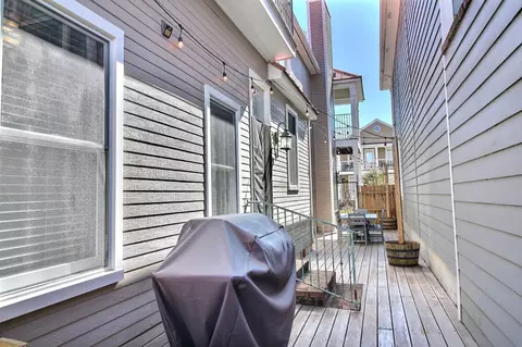 Exterior - 997 River Currents Dr, Memphis, TN 38103 photo 6 of 9