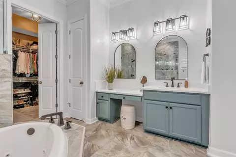 Bath - 1083 E Old Hearthstone Cir, Collierville, TN 38017 photo 3 of 7