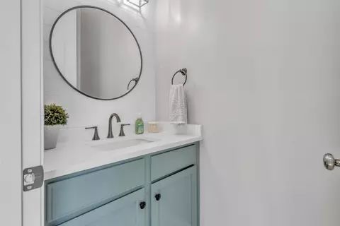 Bath - 1083 E Old Hearthstone Cir, Collierville, TN 38017 photo 5 of 7