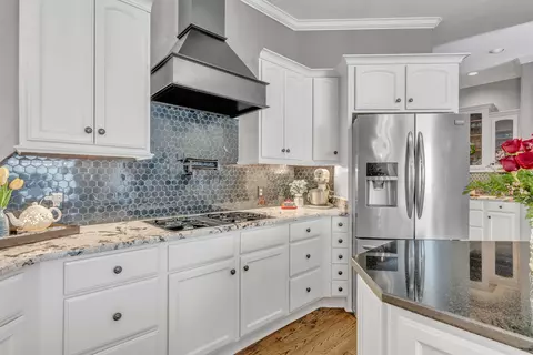Kitchen - 1083 E Old Hearthstone Cir, Collierville, TN 38017 photo 3 of 4