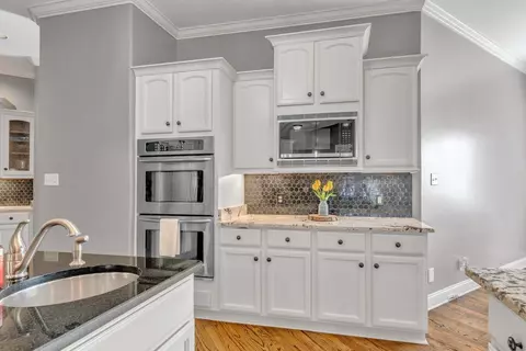 Kitchen - 1083 E Old Hearthstone Cir, Collierville, TN 38017 photo 4 of 4