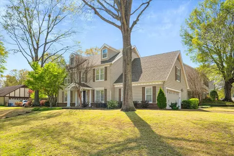 2899 Cross Country Dr, Germantown, TN 38138