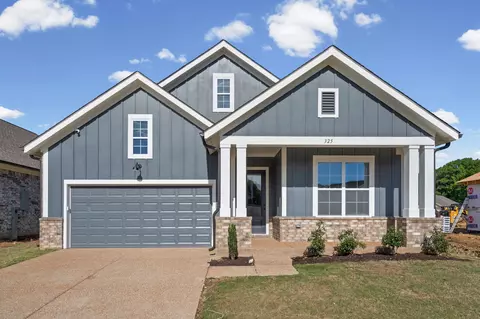325 Kemrock Dr W, Cordova, TN 38018