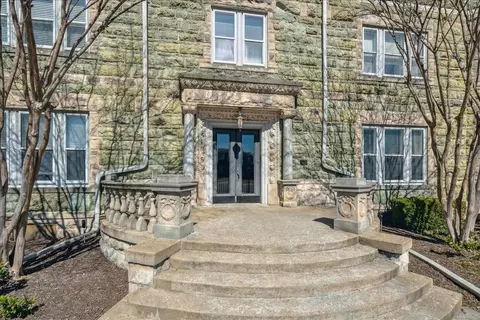 1118 Poplar Ave #11, Memphis, TN 38105
