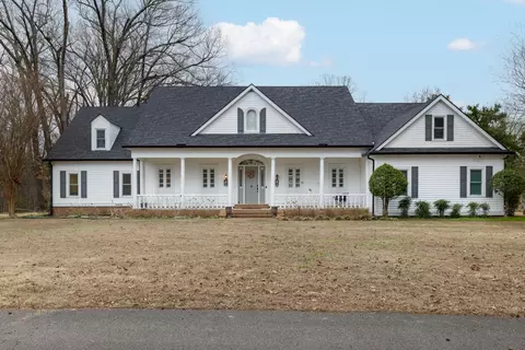 6045 Willoughby Oak Ln, Bartlett, TN 38135