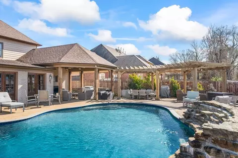 1499 Barton Creek Dr, Collierville, TN 38017