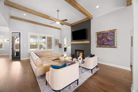 Living - 4711 Carousel Ln, Collierville, TN 38017 photo 2 of 3