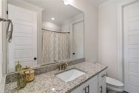 Bath - 4757 Carousel Ln, Collierville, TN 38017 photo 4 of 6