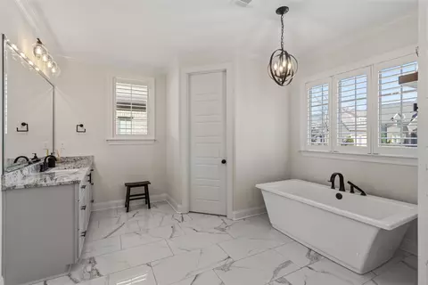 Bath - 4757 Carousel Ln, Collierville, TN 38017 photo 3 of 6