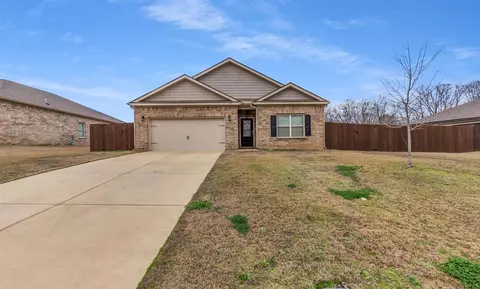 475 Lilly Dr, Oakland, TN 38060