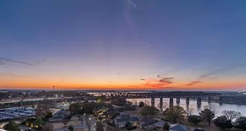 717 Riverside Dr #1205, Memphis, TN 38103