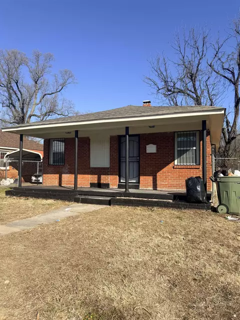 1304 Oak St, Memphis, TN 38106