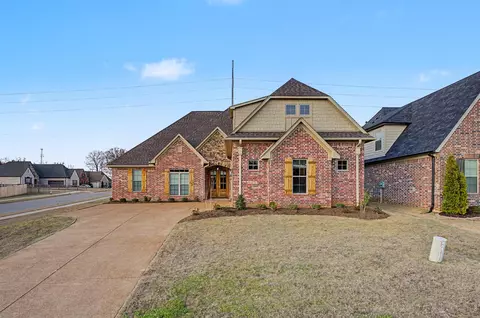 3292 Kreunun St, Nesbit, MS 38651
