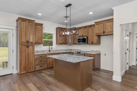 Kitchen - 4454 County Road 200 Rd, Corinth, MS 38834 photo 2 of 3