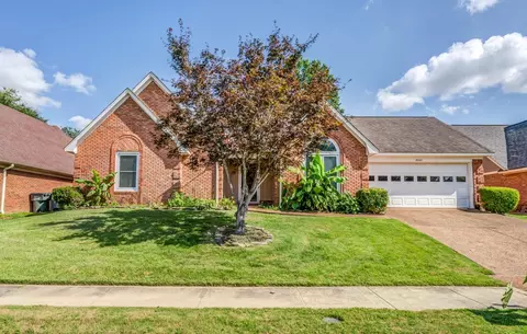 8243 Crimson Creek Dr, Memphis, TN 38016