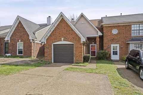 1642 Red Barn Dr, Cordova, TN 38016