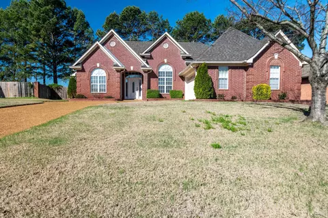 4655 Meadow Cliff Dr, Memphis, TN 38125