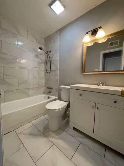 Bath - 4575 Buffer Dr, Memphis, TN 38128 photo 3 of 4