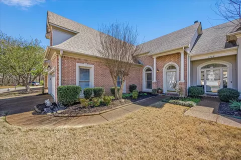 1727 Village Ridge Rd, Collierville, TN 38017