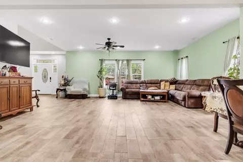 Living - 1827 Eldorado St, Memphis, TN 38128 photo 1 of 1