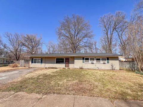 5122 Warfield Dr, Memphis, TN 38117