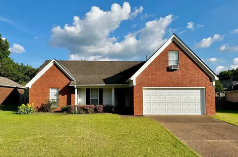 6895 Tiffany Oaks Cv, Bartlett, TN 38135