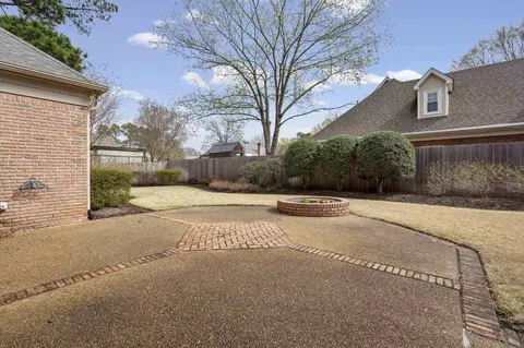 Exterior - 1186 Lake Point Dr E, Collierville, TN 38017 photo 7 of 8
