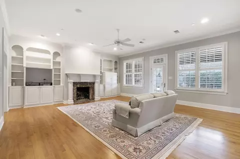 Living - 1186 Lake Point Dr E, Collierville, TN 38017 photo 2 of 6