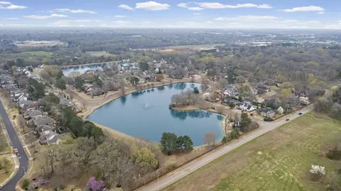 View/Area - 1186 Lake Point Dr E, Collierville, TN 38017 photo 2 of 5