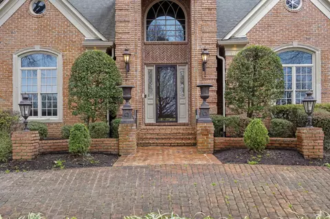 Exterior - 1186 Lake Point Dr E, Collierville, TN 38017 photo 4 of 8