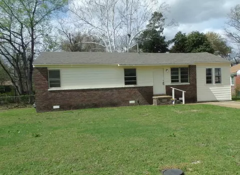 5057 Gill Rd, Memphis, TN 38109