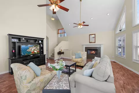 Living - 110 Falling Leaf Ln, Counce, TN 38326 photo 3 of 3