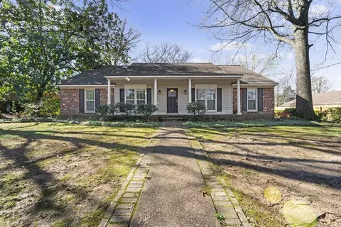 8215 Planters Grv, Cordova, TN 38018